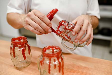 Handlingsbilder-Freakshake-Erdbeere_04.jpg