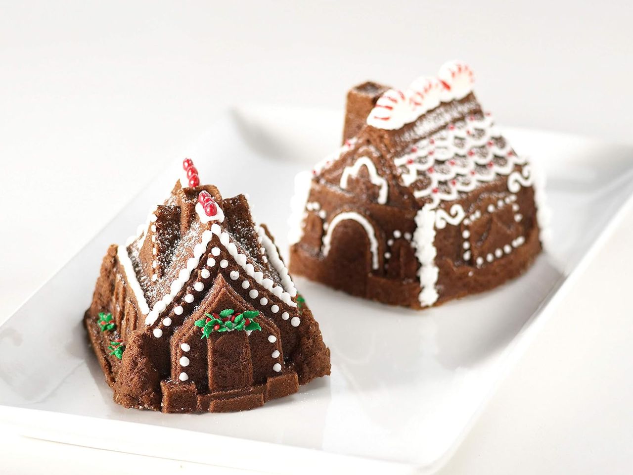 Nordic Ware: Aluguss-Backform Gingerbread House Duet, Antihaft, 1,2 L, 2 Mulden à 11,5-12 x 12,5-13,3 x 9 cm