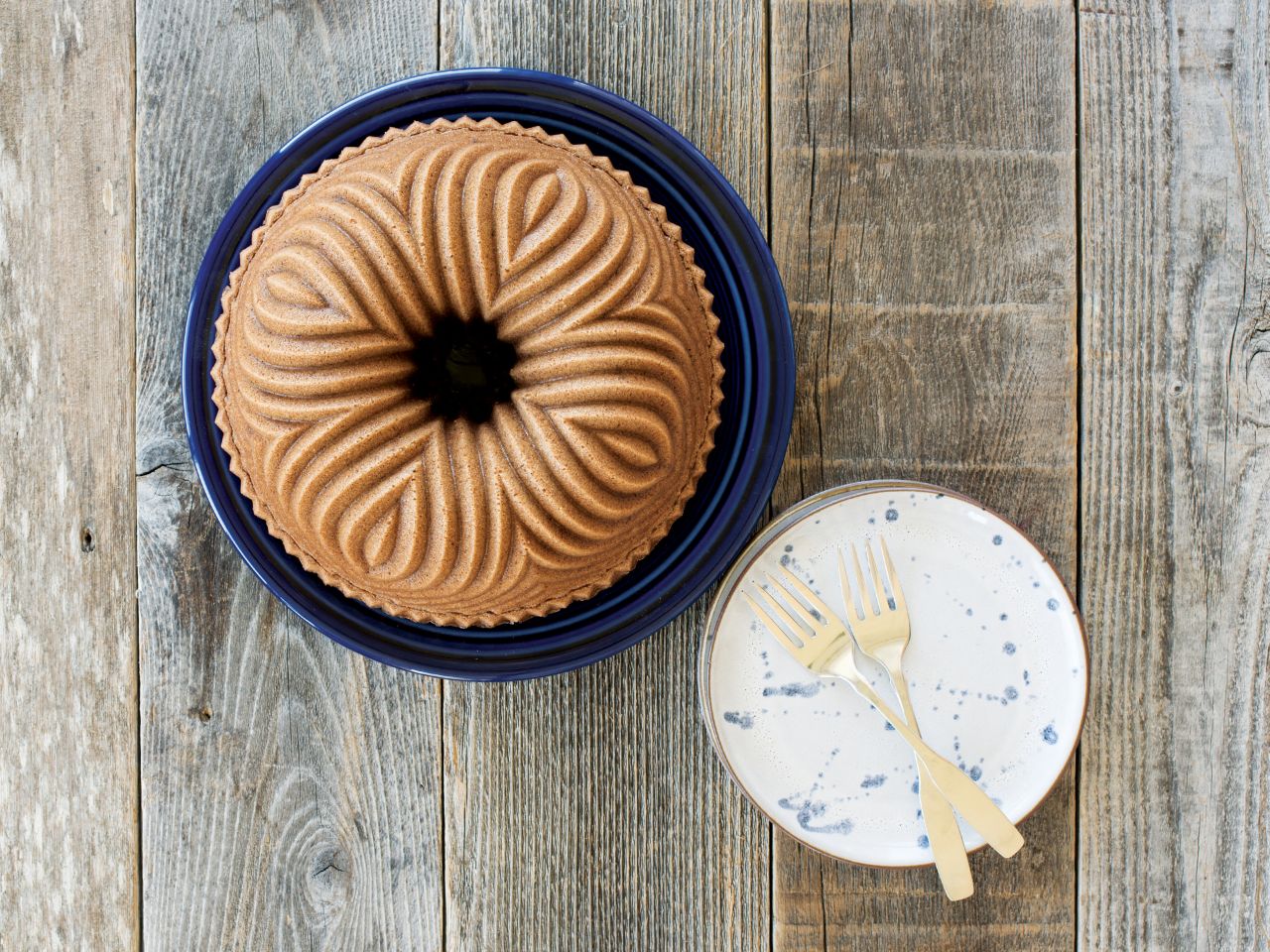 Nordic Ware: Aluguss-Backform Bavaria Bundt Pan, Antihaft, 2,4 L, 22 x 9,5 cm