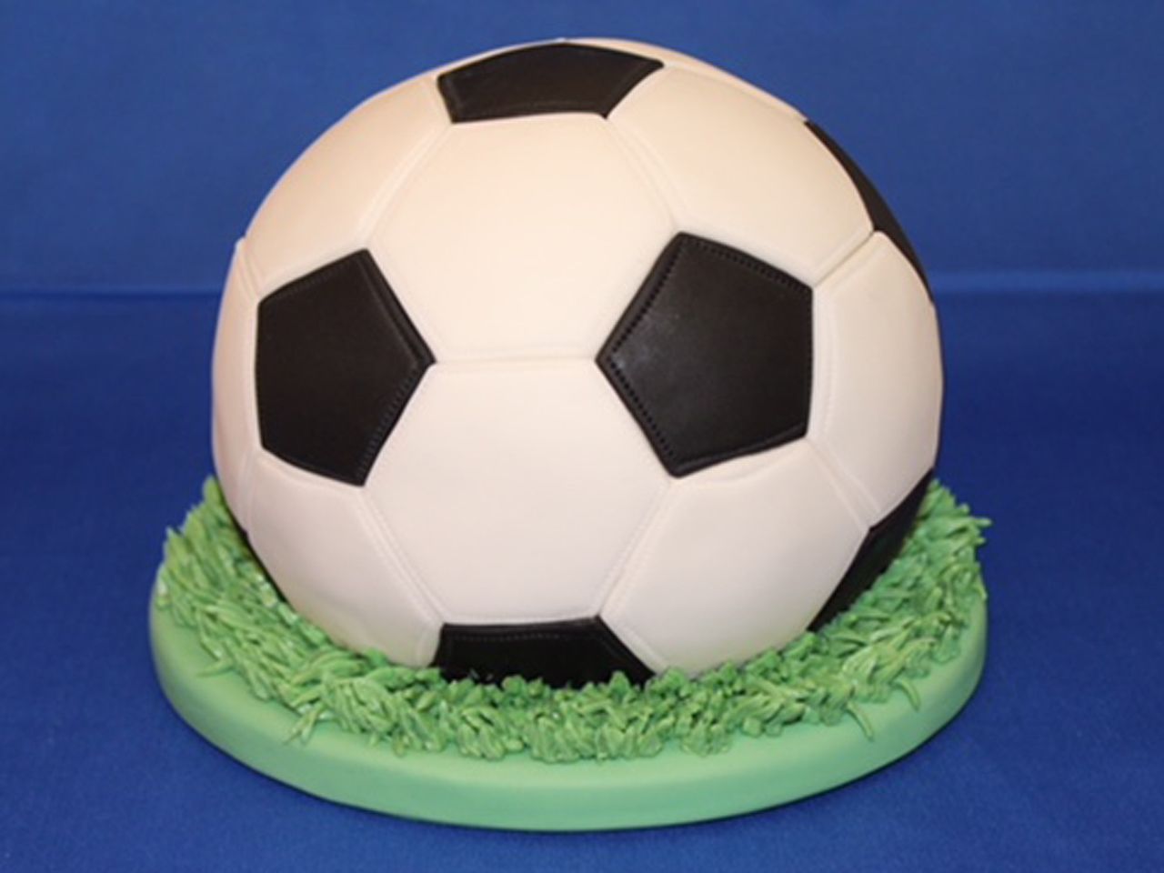 Ausstecher: Fußball klein, Kunststoff, Schwarz, 2er-Set (7 cm & 5,5 cm)