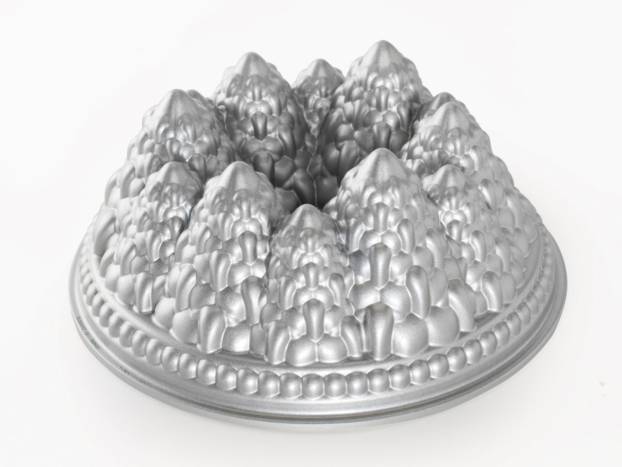 Nordic Ware: Aluguss-Backform Pine Forest Bundt, Antihaft, 2,13 L, 23 x 10,5 cm