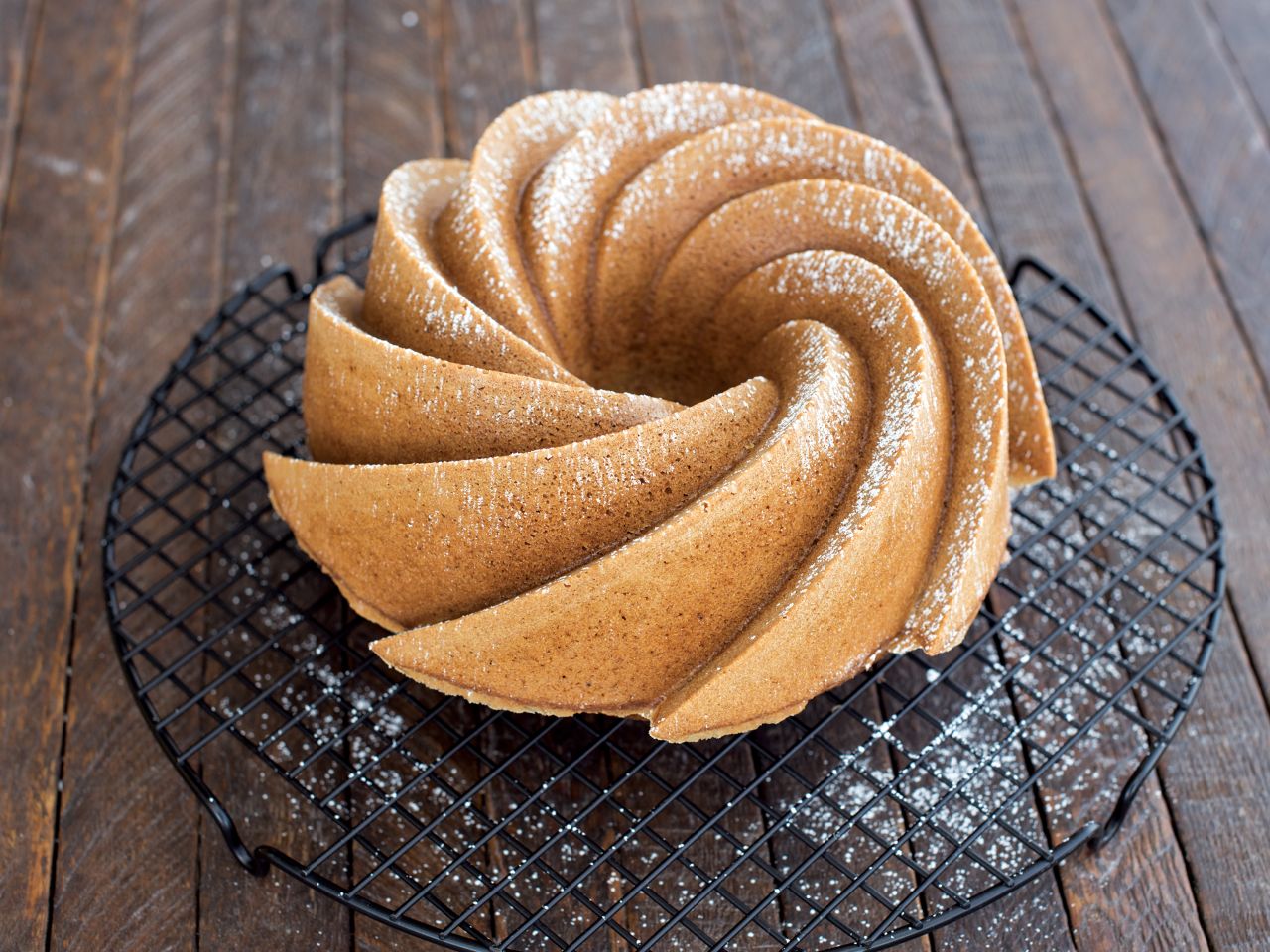 Nordic Ware: Aluguss-Backform Heritage Bundt Pan, Antihaft, 1,4 L, 19,5 x 8 cm