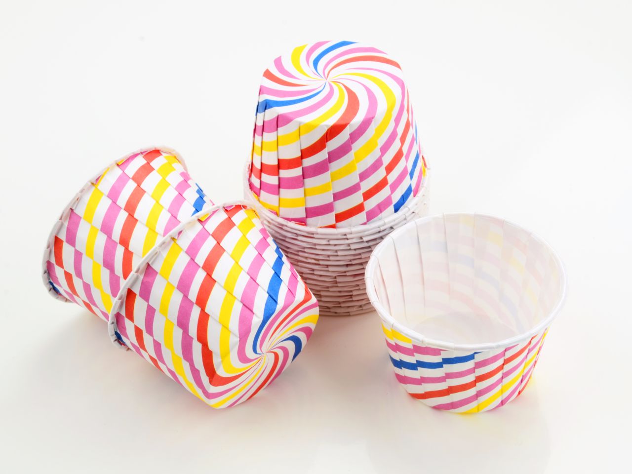 Cupcakes-Becher: Swirl, bunt gestreift, 20 Stück à 50 x 42 mm
