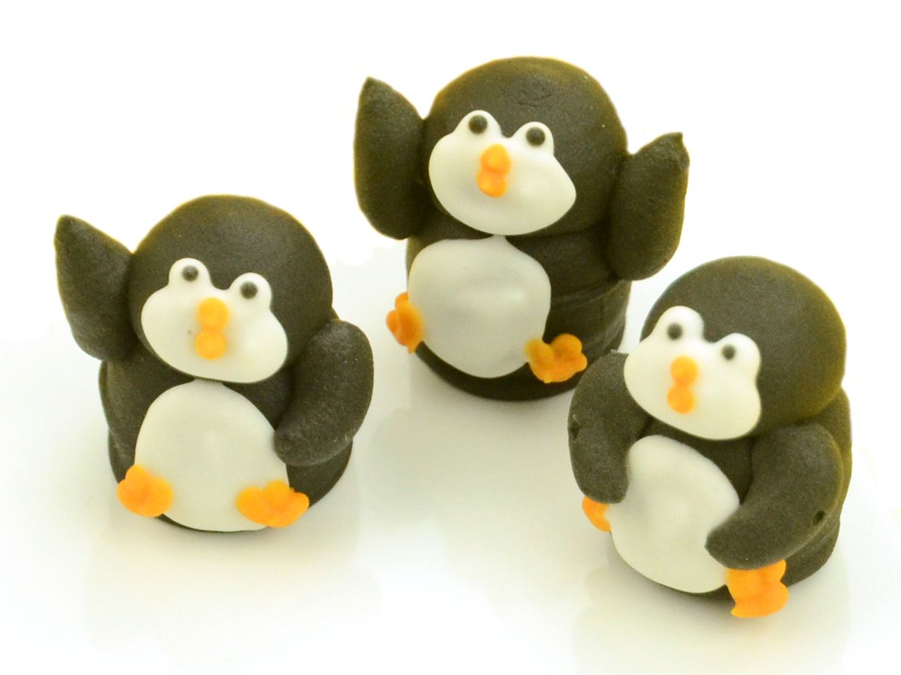 3D-Zuckerfiguren Pinguine, Schwarz-Weiß, 5 Stück á 25 x 25 x 20 mm
