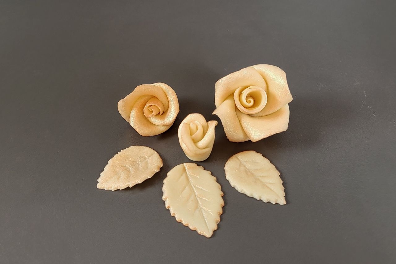 Marzipanrosen-Set glänzend, bronze, 9 Blüten, 14 Blätter
