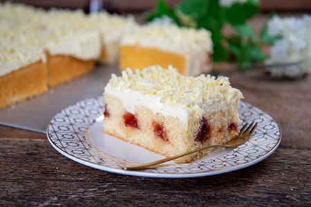 Poke-Cake mit Marmelade