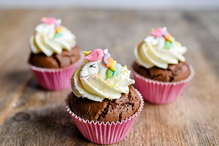 Schokoladige Einhorn-Cupcakes