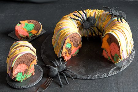 Bunter Halloween-Kuchen