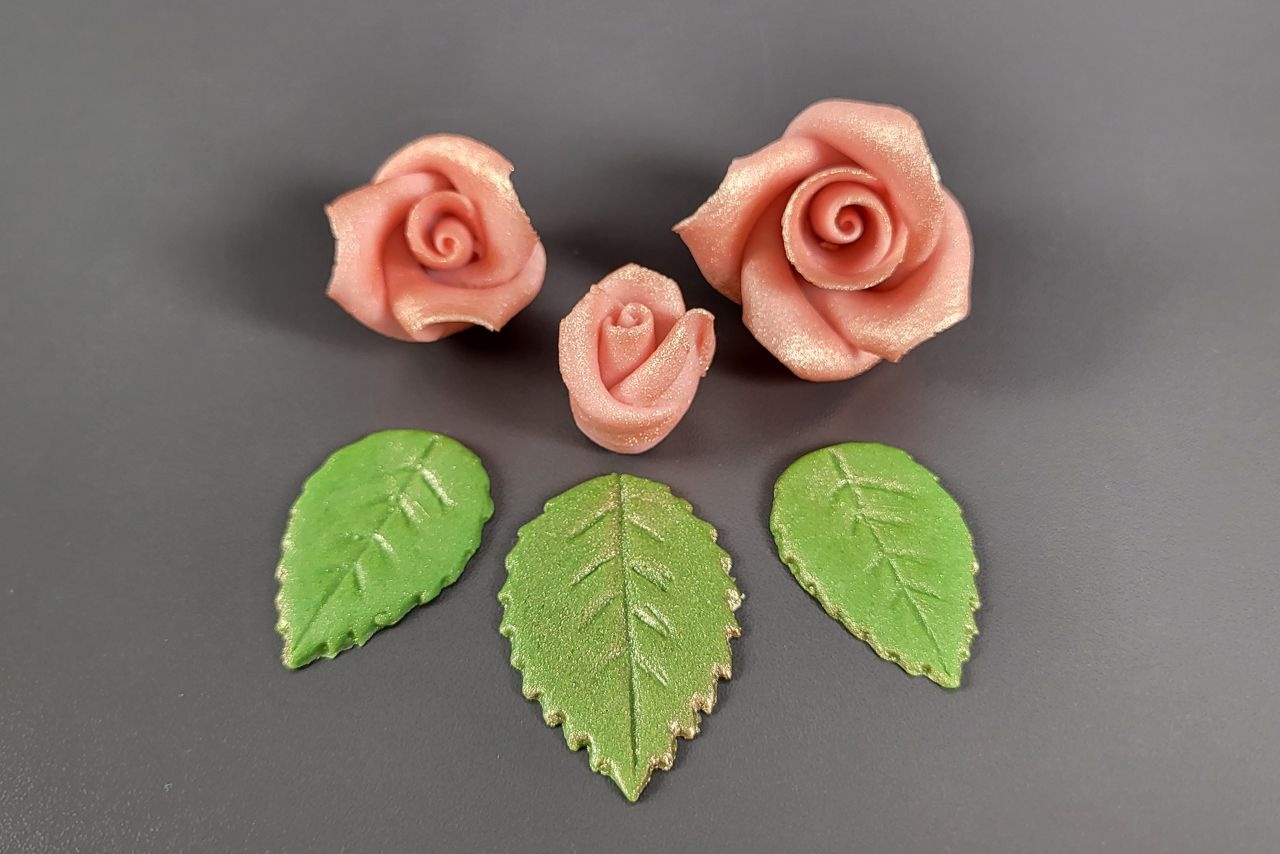Marzipanrosen-Set glänzend, rosa, 12 Blüten + 18 Blätter