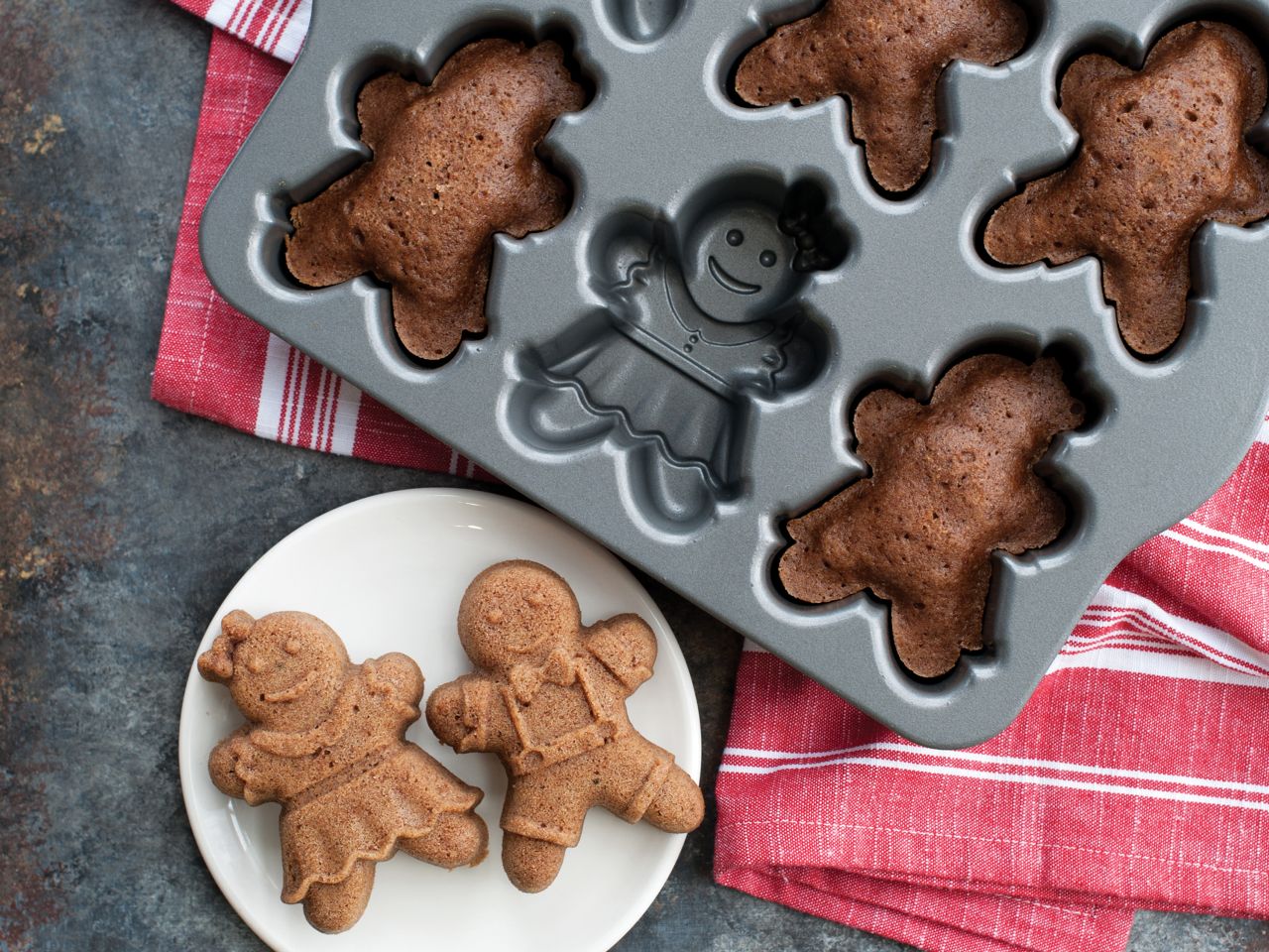 Nordic Ware: Aluguss-Backform Gingerbread Kids Cakelet, Antihaft, 1,06 L, 6 Mulden à 11 x 8,5 x 4 cm