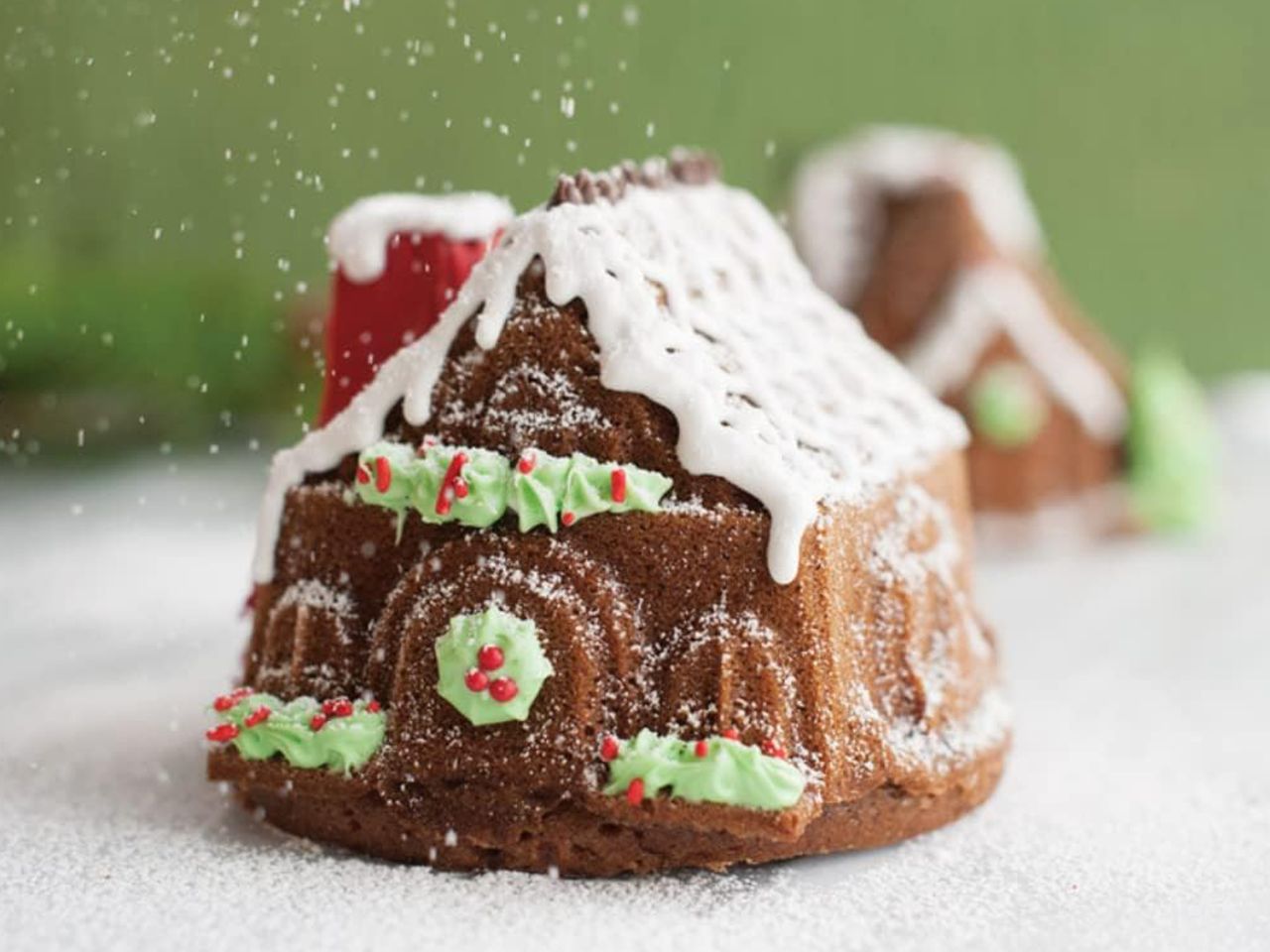 Nordic Ware: Aluguss-Backform Gingerbread House Duet, Antihaft, 1,2 L, 2 Mulden à 11,5-12 x 12,5-13,3 x 9 cm