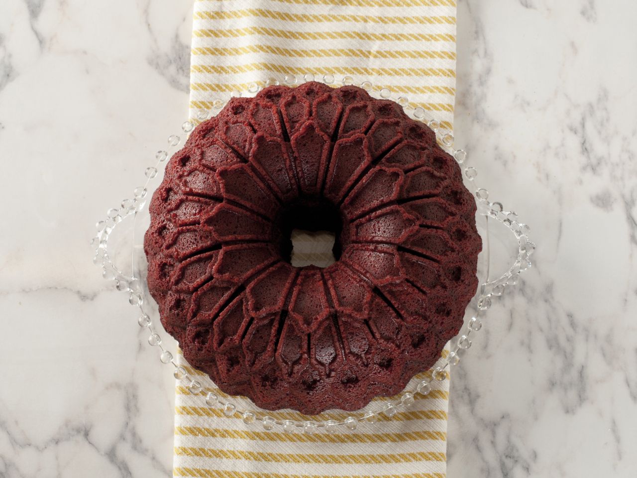 Nordic Ware: Aluguss-Backform Stained Glass Bundt, Antihaft, 2,13 L, 24 x 7,5 cm