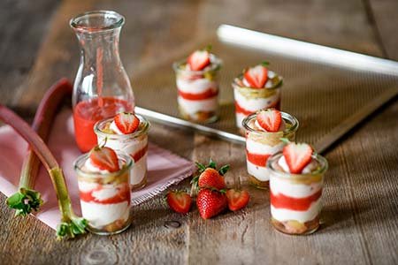 Rhabarber-Erdbeer-Dessert
