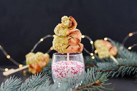 Hefe-Tannenbäumchen mit Nüssen