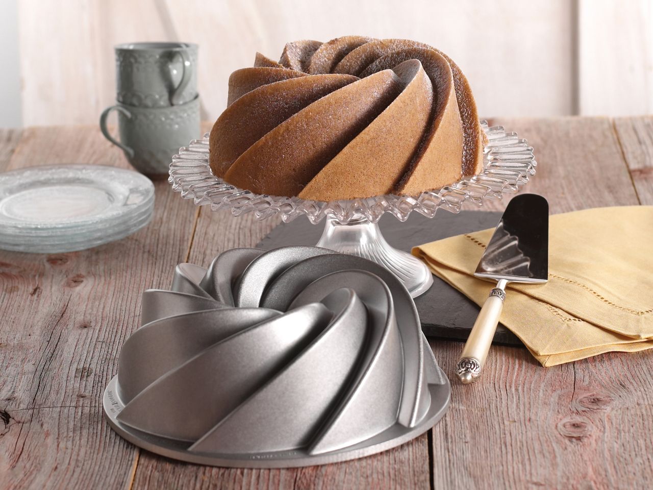 Nordic Ware: Aluguss-Backform Heritage Bundt Pan, Antihaft, 2,36 L, 23,5 x 9 cm