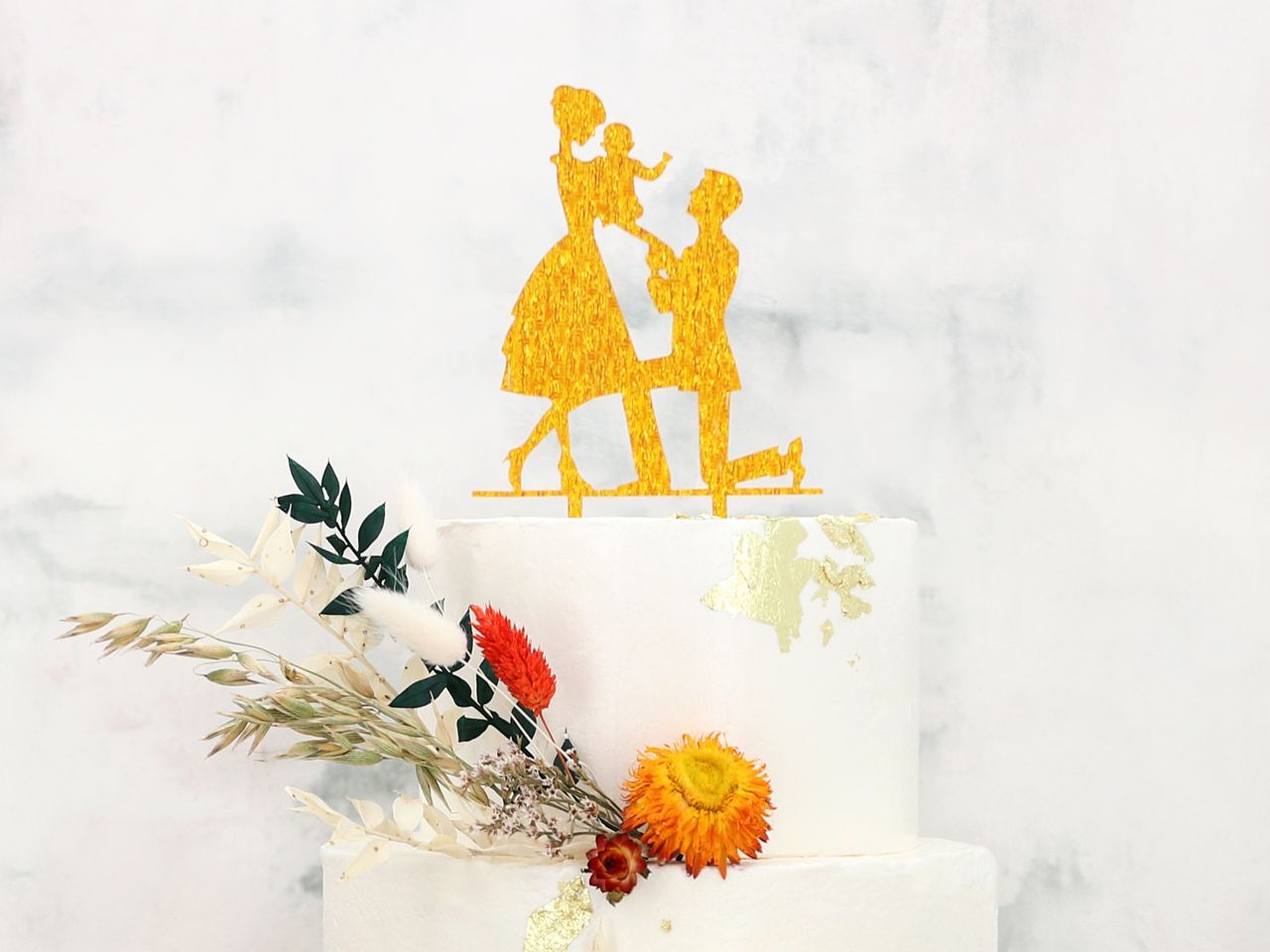 Cake Topper: Brautpaar mit Kind, glänzendes Gold, 18,5 x 12 cm