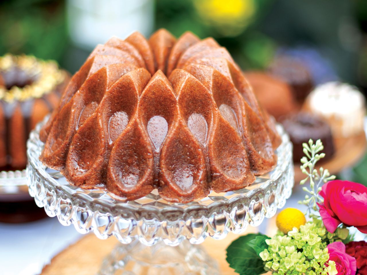 Nordic Ware: Aluguss-Backform Crown Bundt Pan, Antihaft, 2,4 L, 24 x 10,5 cm