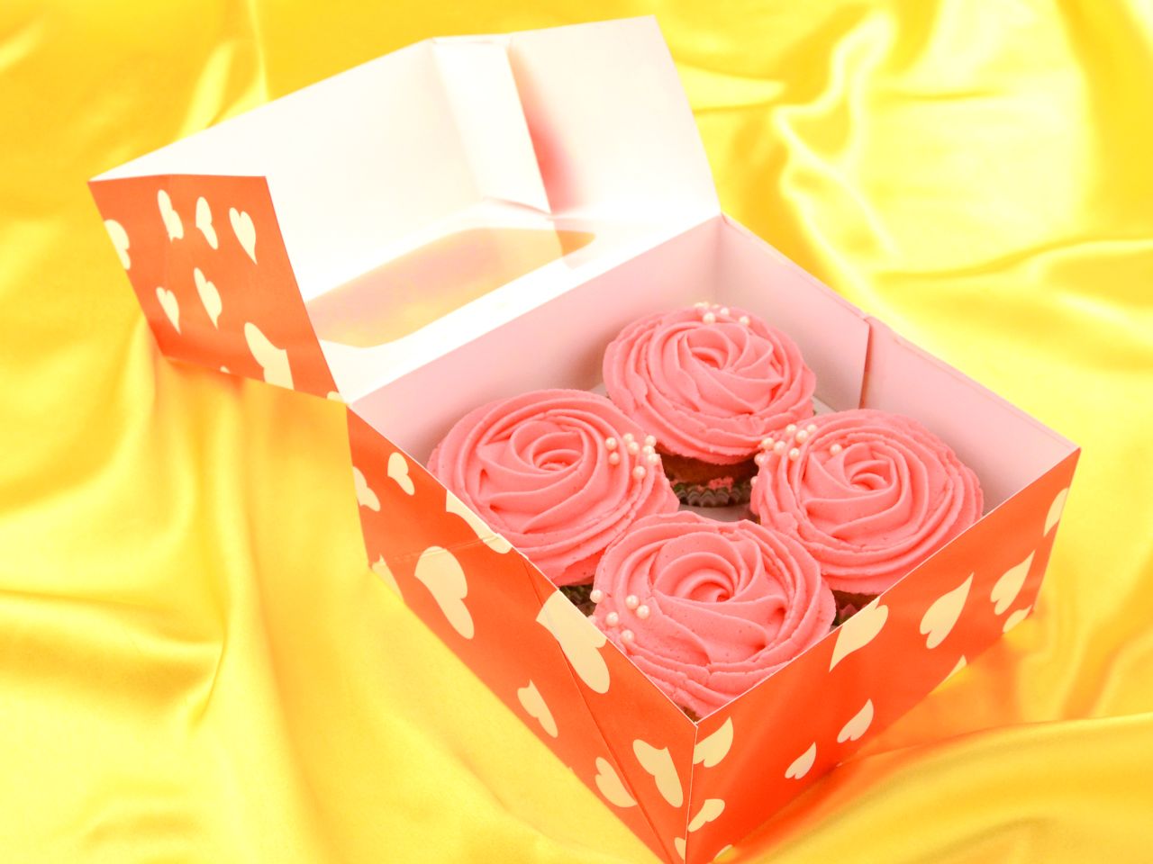 Cupcake Box: Herzen, mit Einsatz für 4 Muffins, Pappe, Rot-Weiß, 2er-Set à 16 x 16 x 7,5 cm