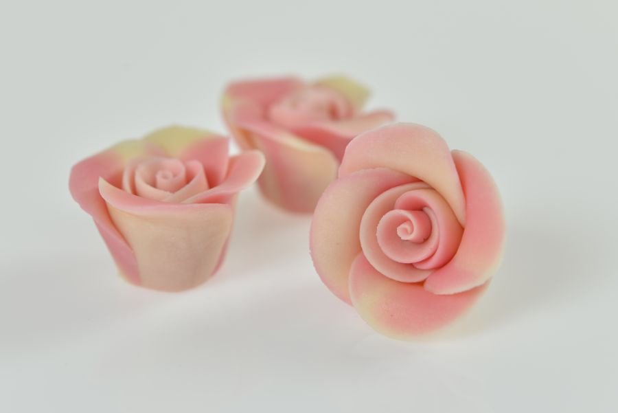 Marzipanrosen weiß/rosa 18 Stück Ø 3,5 cm