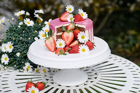 Pinata Cake mit Erdbeeren