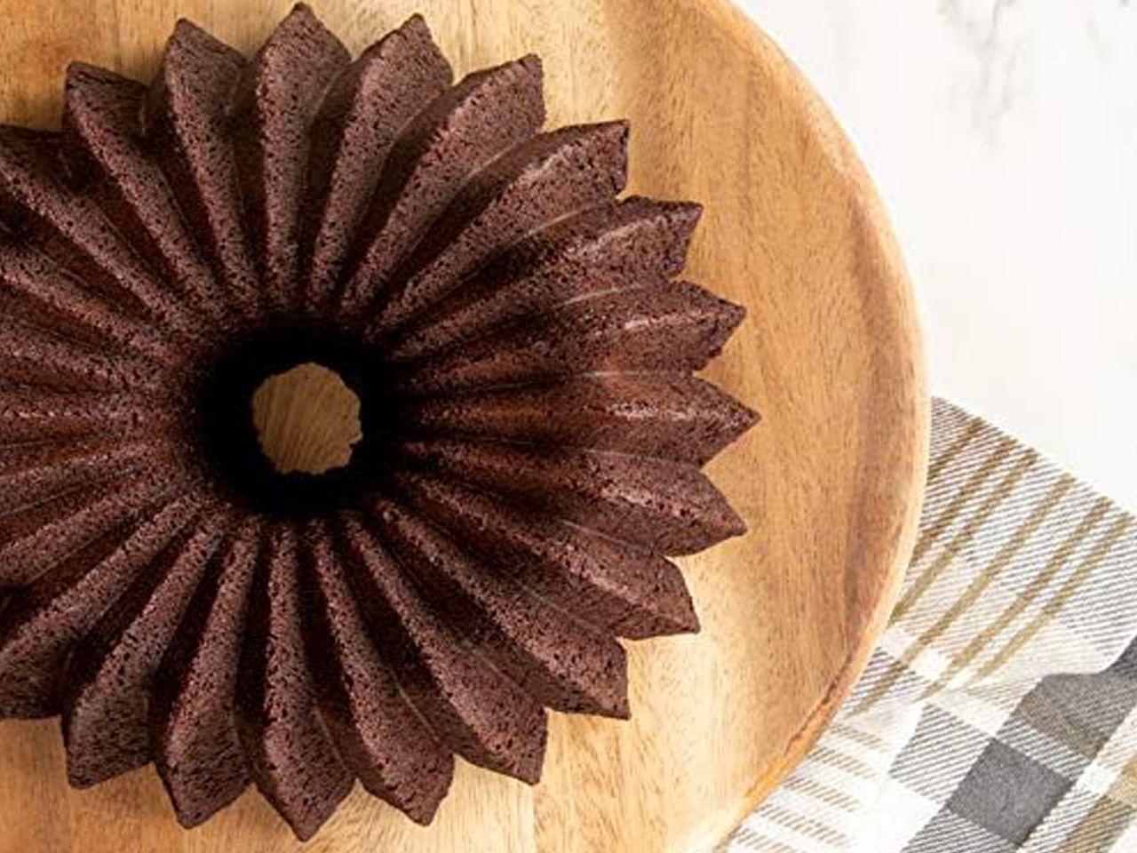 Nordic Ware: Aluguss-Backform Brilliance Bundt Pan, Antihaft, 1,18 L, 19 x 7,5 cm