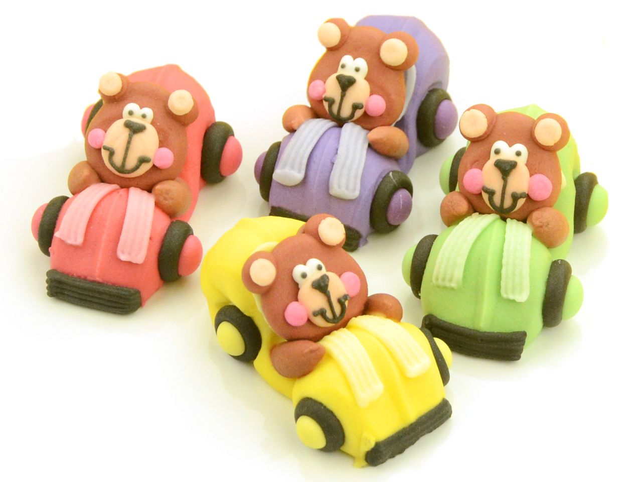 Zuckerfiguren Bären im Auto, 4 Farben, 4 Stück à 55 x 35 x 30 mm