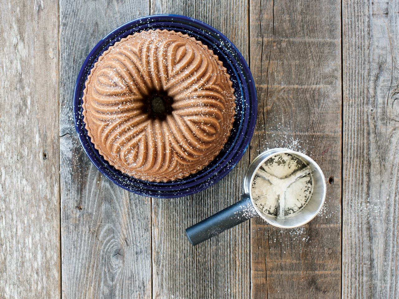 Nordic Ware: Aluguss-Backform Bavaria Bundt Pan, Antihaft, 2,4 L, 22 x 9,5 cm