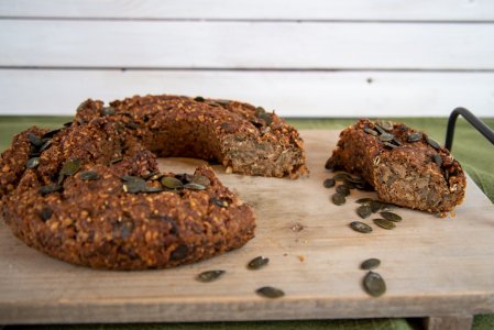 Vollkornbrot "Unser Körniges" (Omnia®-Backofen)