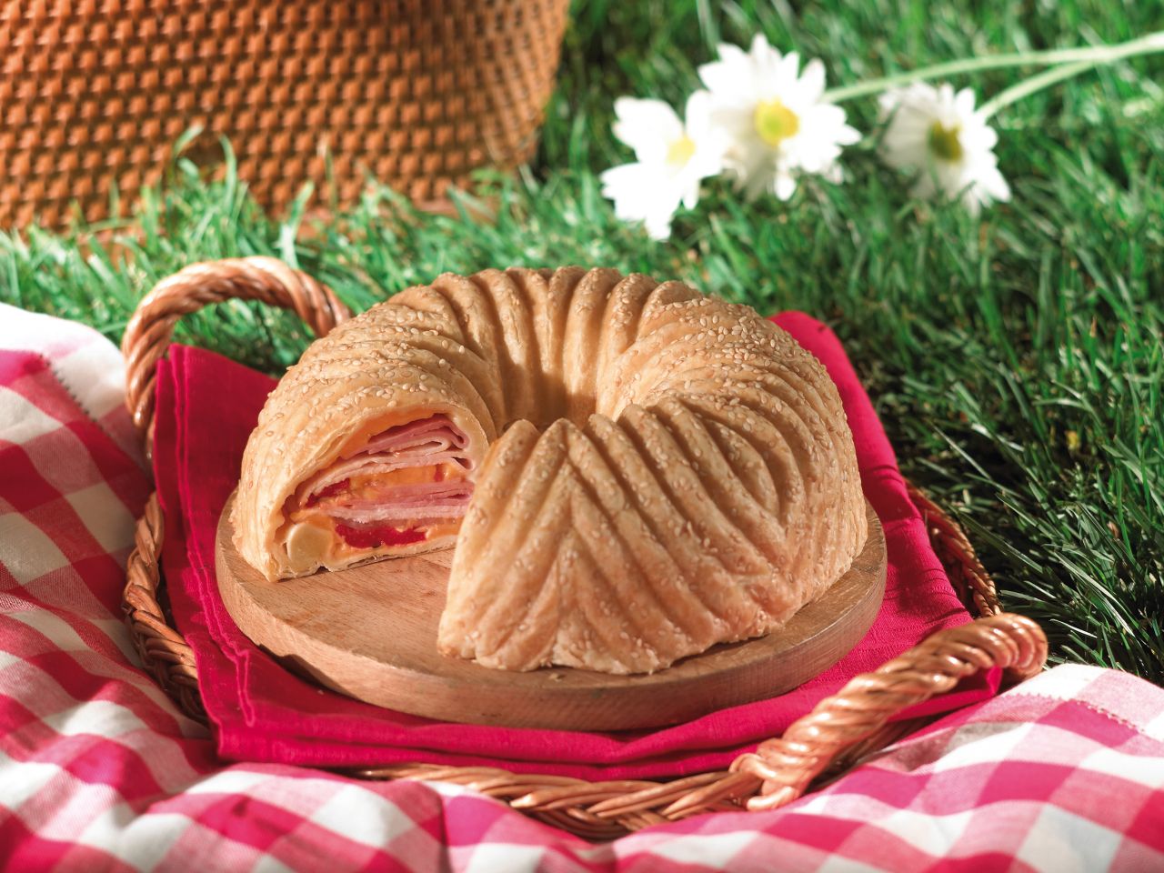 Nordic Ware: Aluguss-Backform Bavaria Bundt Pan, Antihaft, 2,4 L, 22 x 9,5 cm