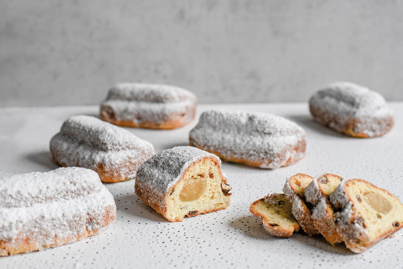 https://www.hobbybaecker.de/media/ca/4a/70/1716989097/Mini-Marzipan-Stollen.jpg?1716989097