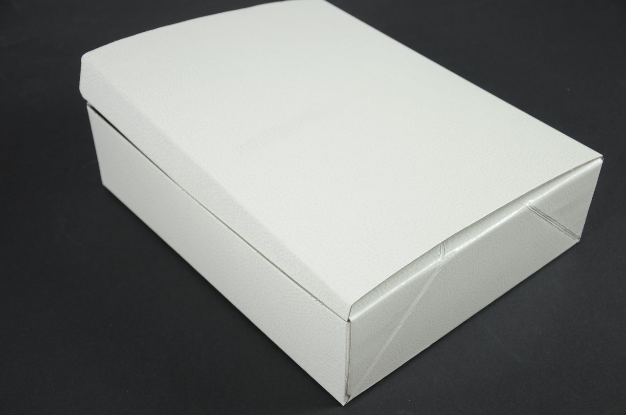 Geschenk-Box, weiß strukturiert 30 x 24 x 8 cm