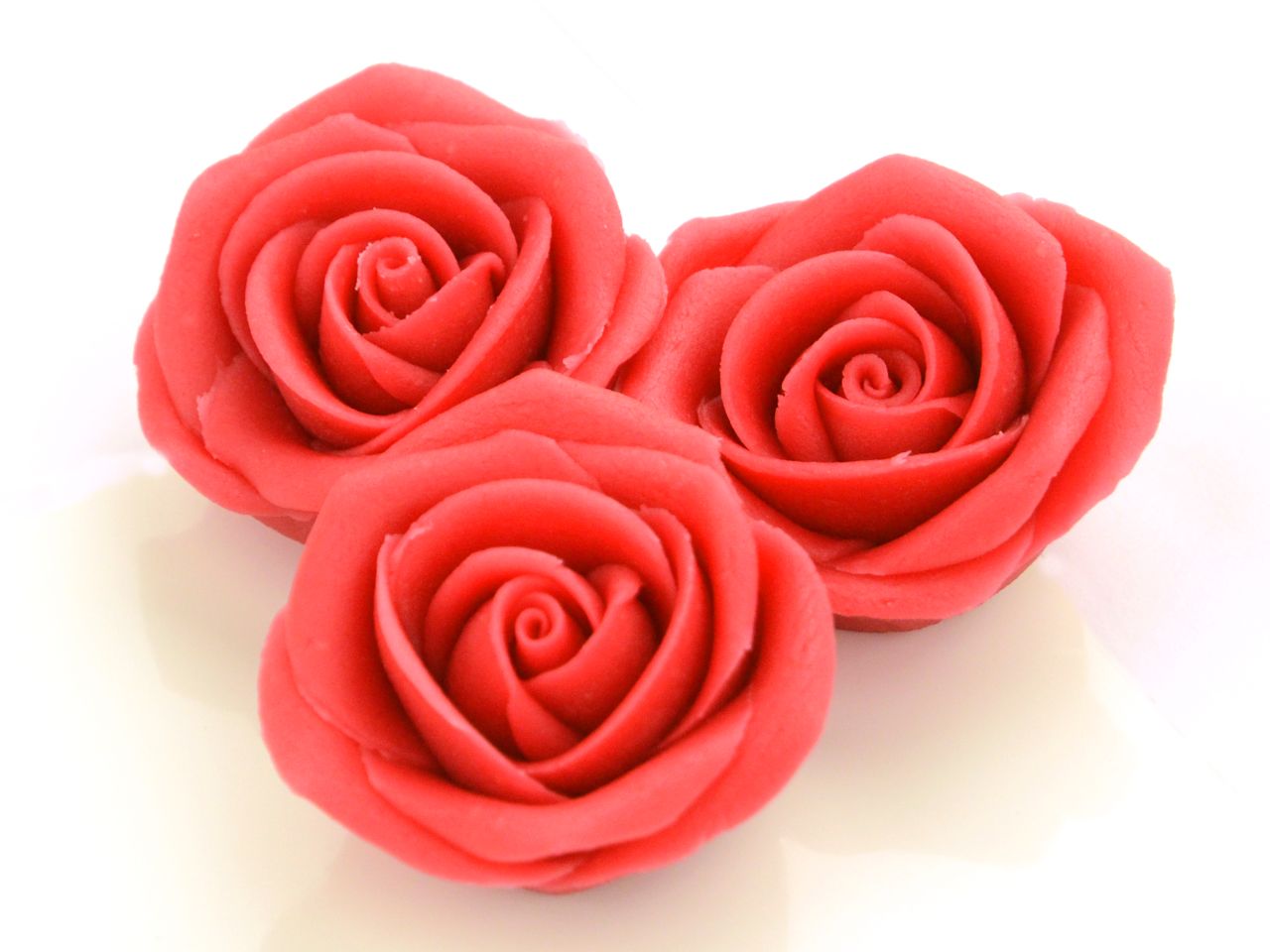 Große Marzipan-Rosen, Rot, 16 Stück, 4,5 x 2,5 cm