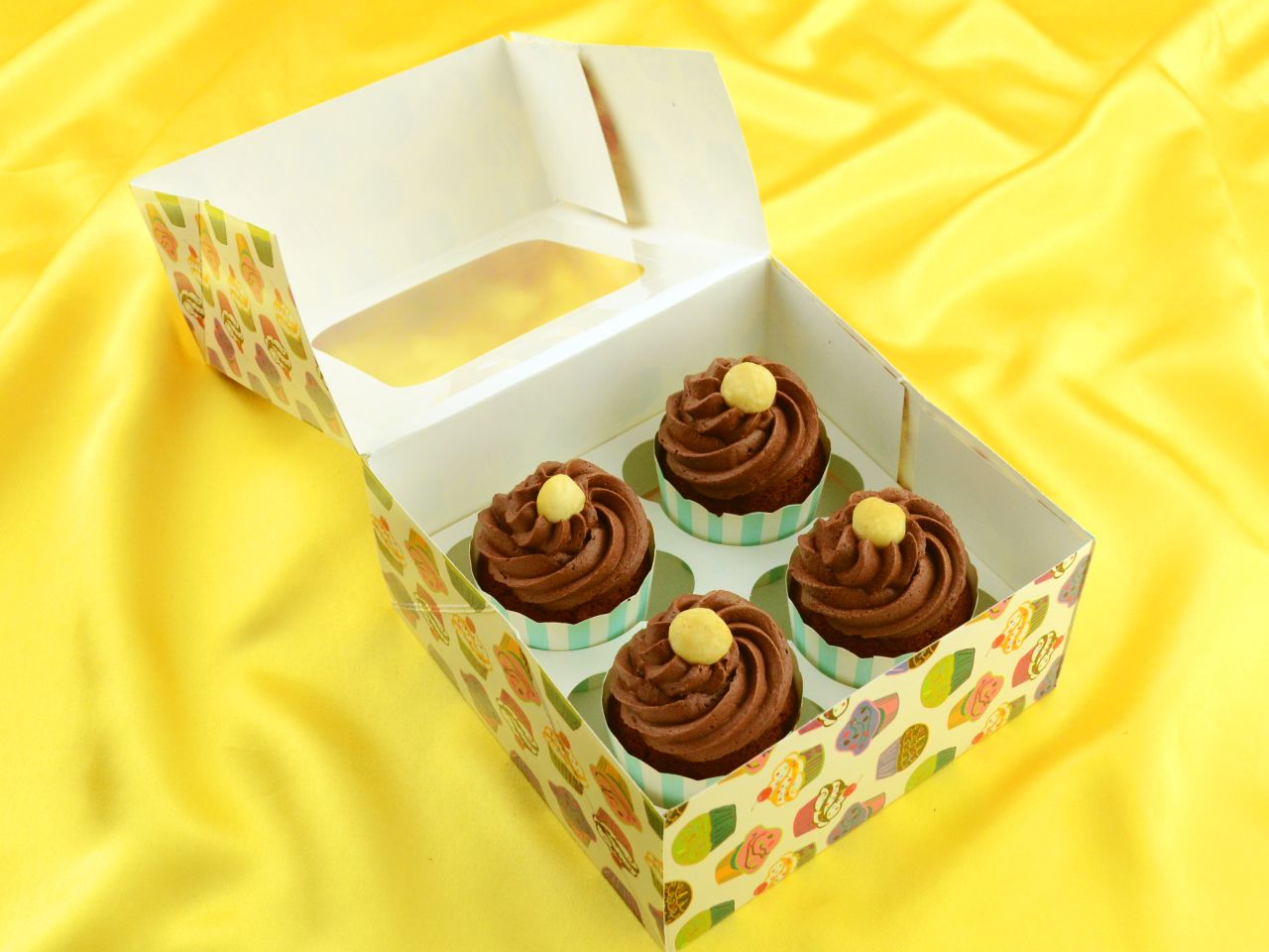 Cupcake Box: Törtchen, mit Einsatz für 4 Muffins, Pappe, bunt, 2er-Set à 16 x 16 x 7,5 cm