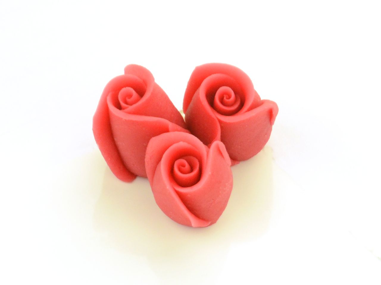 Kleine Marzipan-Rosen, Rot, 4 Stück, 2,5 x 2,5 cm