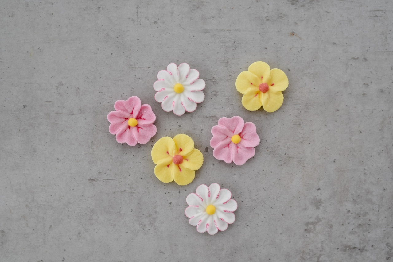 Sommerblüten aus Zucker - rosa, gelb und weiß, 16 Stück